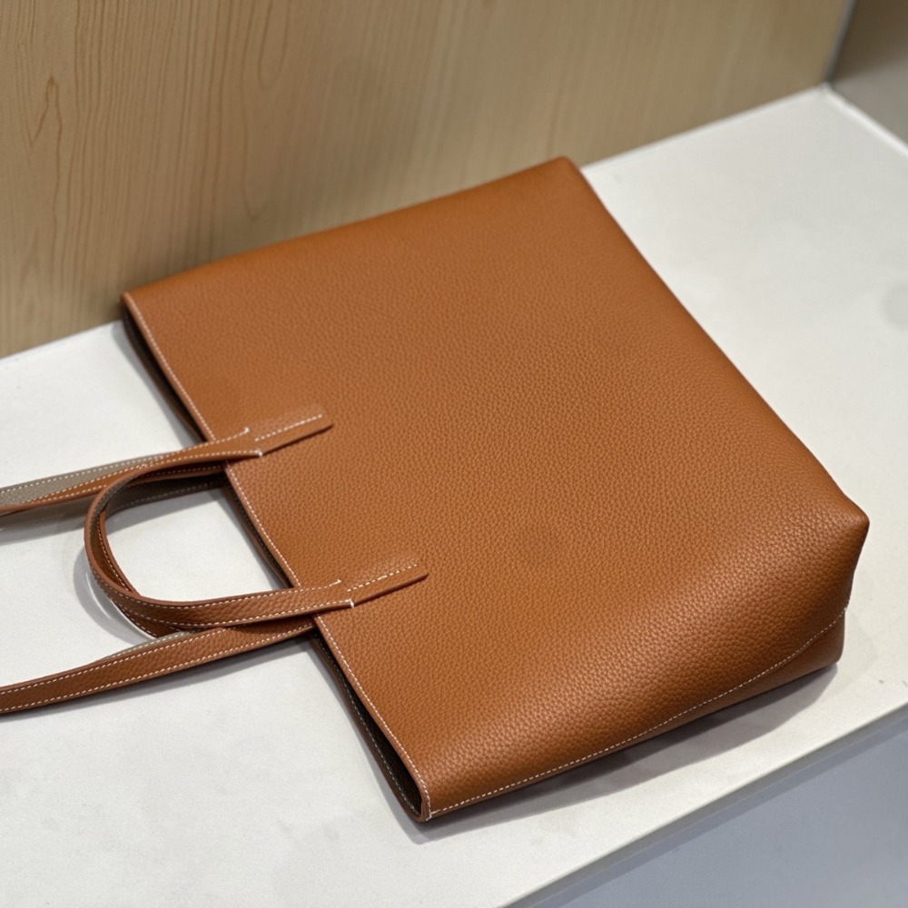 Inside and Outside Contrasting - Quiet Luxury Bags Tote recension och pris