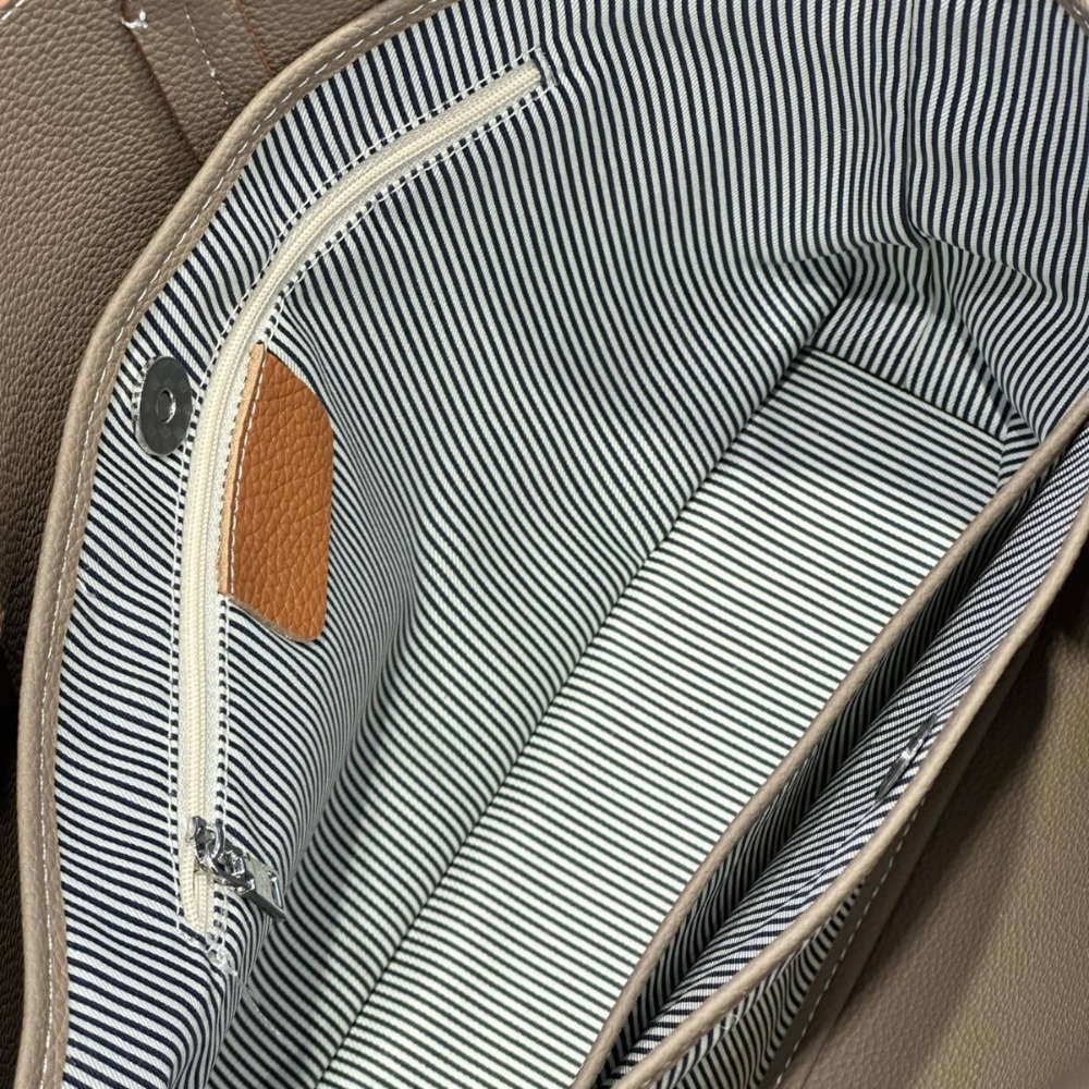 Inside and Outside Contrasting - Quiet Luxury Bags Tote recension och pris