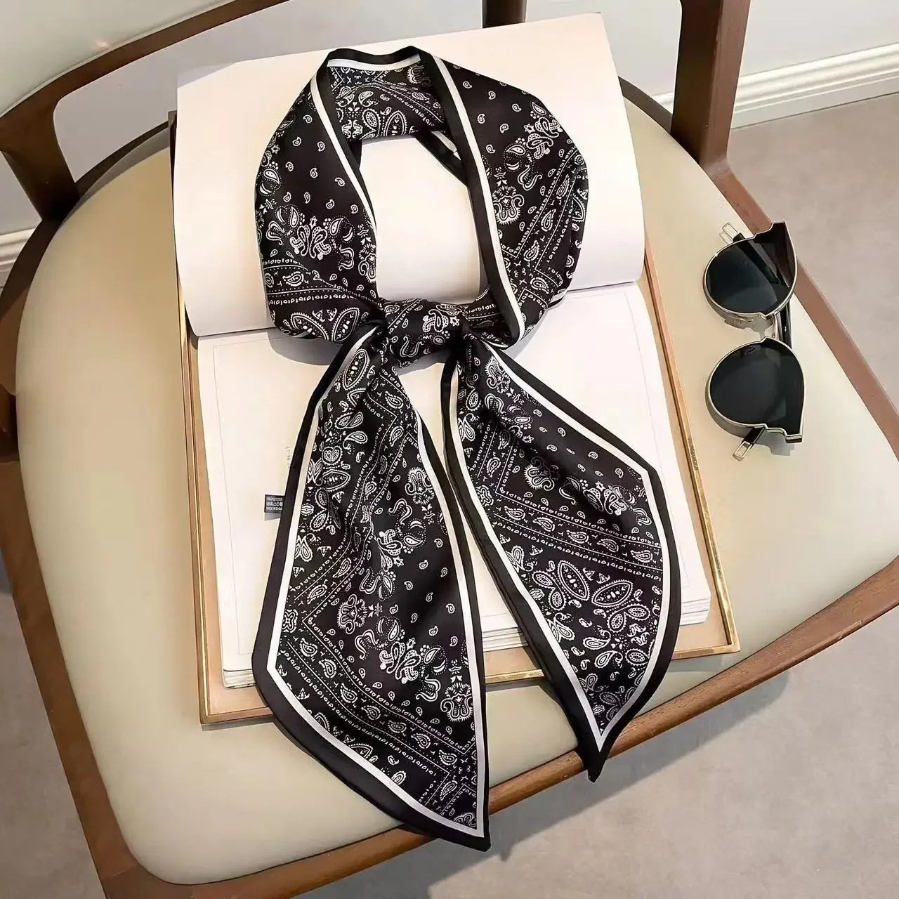 Design Print Skinny Scarf Plai - Luxury Bags Brand recension och pris
