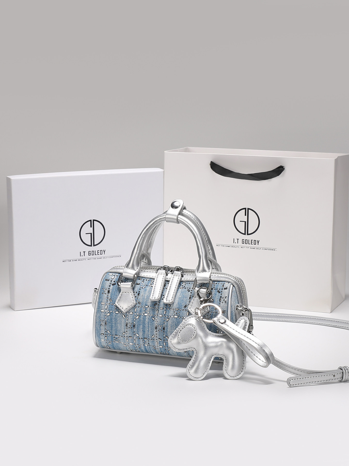 Luxury and Vintage Handheld Bo - Luxury Bags Denim recension och pris