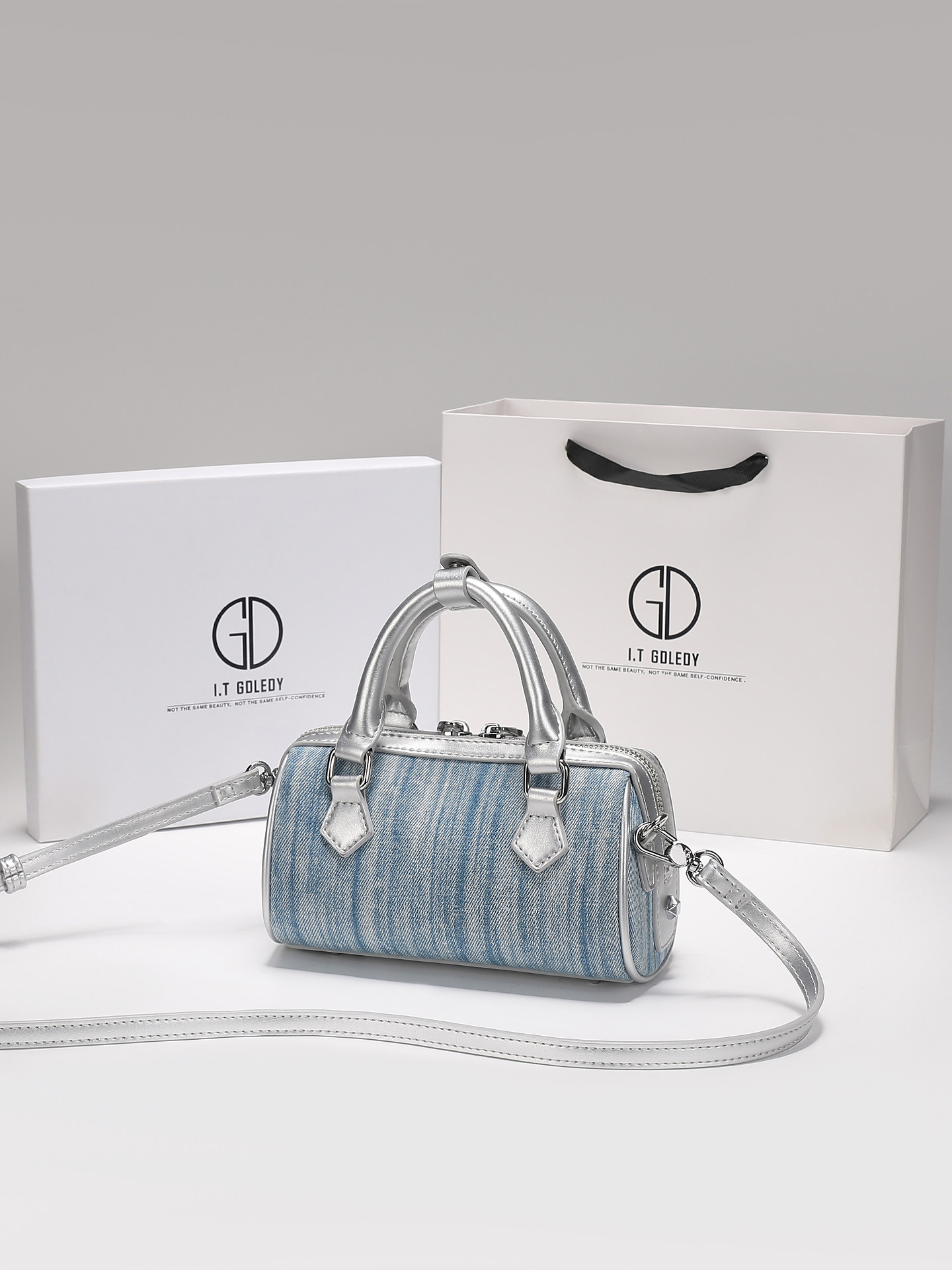 Luxury and Vintage Handheld Bo - Luxury Bags Denim recension och pris