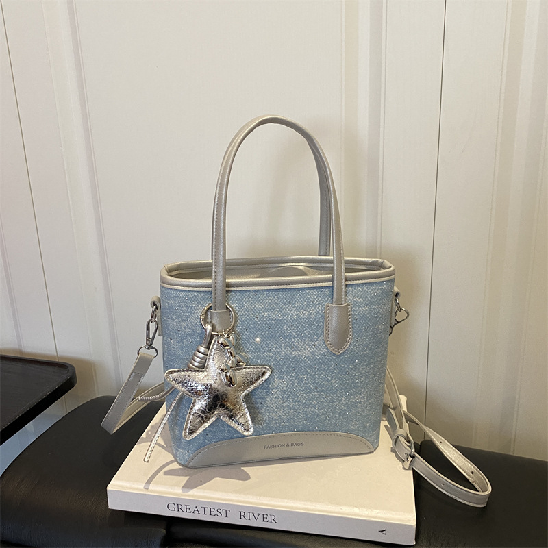 Denim Underarm Shopper Totes L - Luxury Bags Denim recension och pris