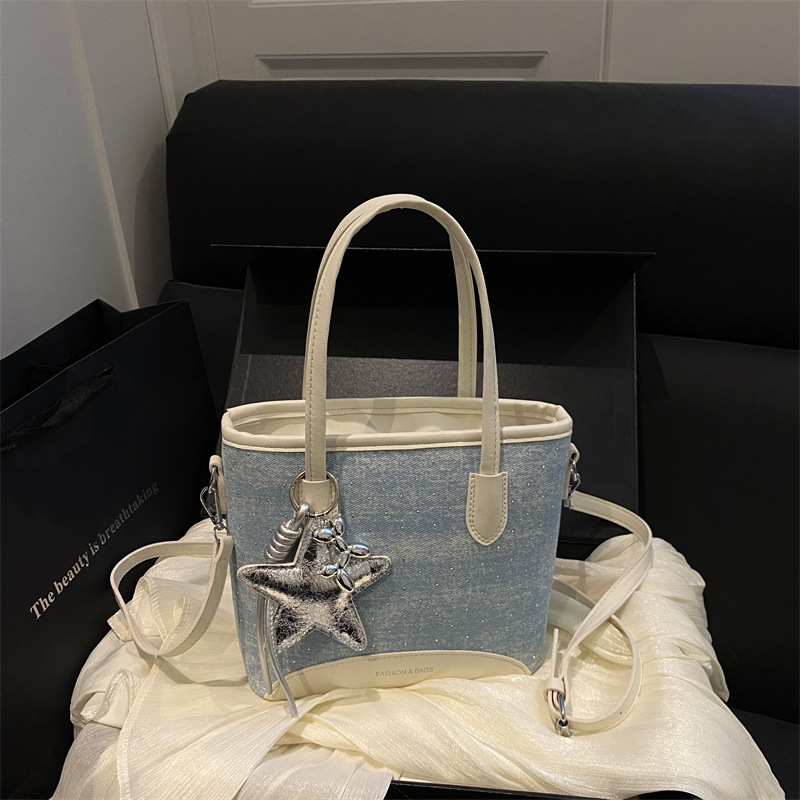 Denim Underarm Shopper Totes L - Luxury Bags Denim recension och pris