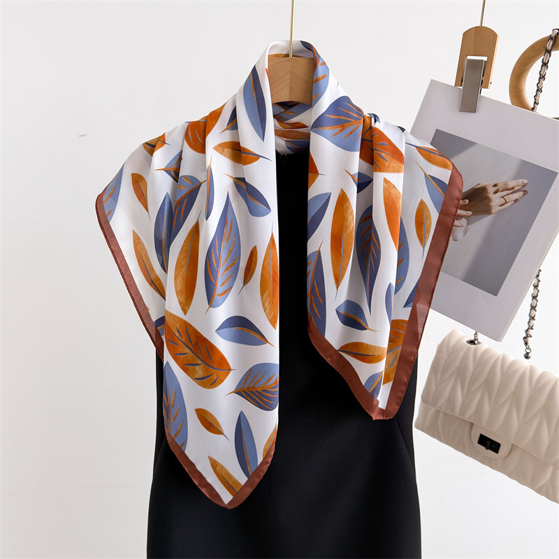 Luxury Brand Print 70cm Square - Luxury Bags Brand recension och pris